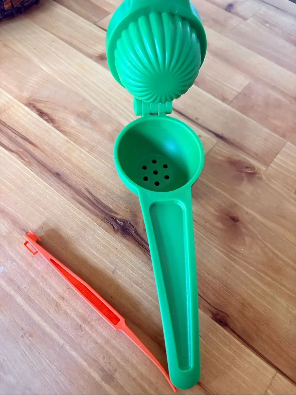 Ari-Cook Green Handheld Citrus Press with Pampered Chef Orange Peeler